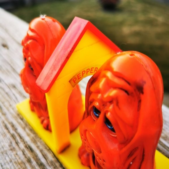 Vintage JSNY Plastic Anthropomorphic  Orange Hound Dog Salt and Pepper - Picture 6 of 16